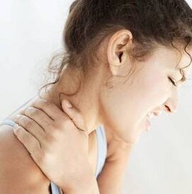Cervical osteochondrosis leads to nerve pinchin in the neck